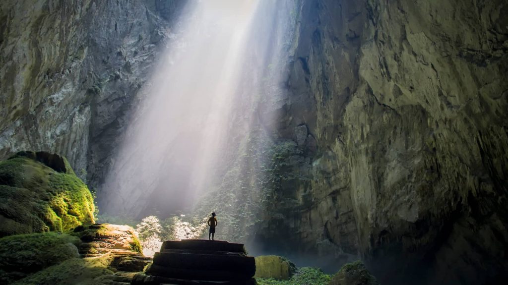 This image has an empty alt attribute; its file name is Hang-Son-Doong-vimeo.com1_-1024x575.jpg
