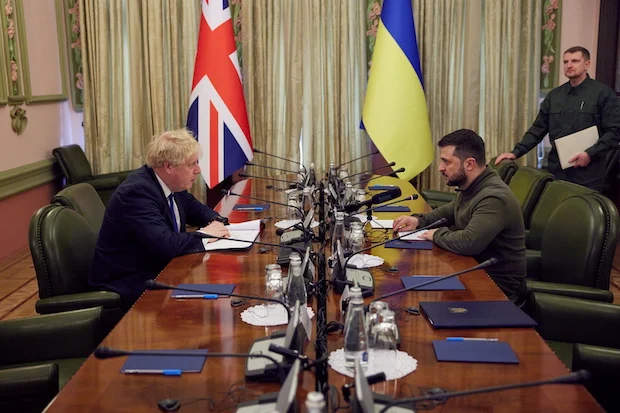 This image has an empty alt attribute; its file name is 2022-04-09-Boris-Johnson-and-Volodymyr-Zelensky.webp