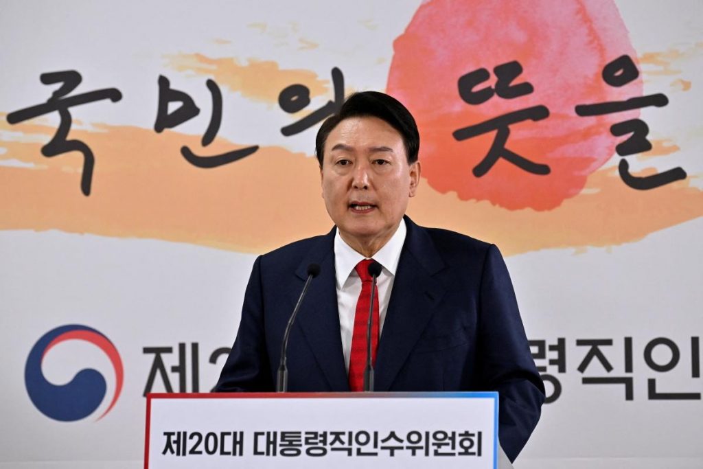 This image has an empty alt attribute; its file name is south-koreas-president-elect-yoon-suk-yeol-holds-1024x683.jpg