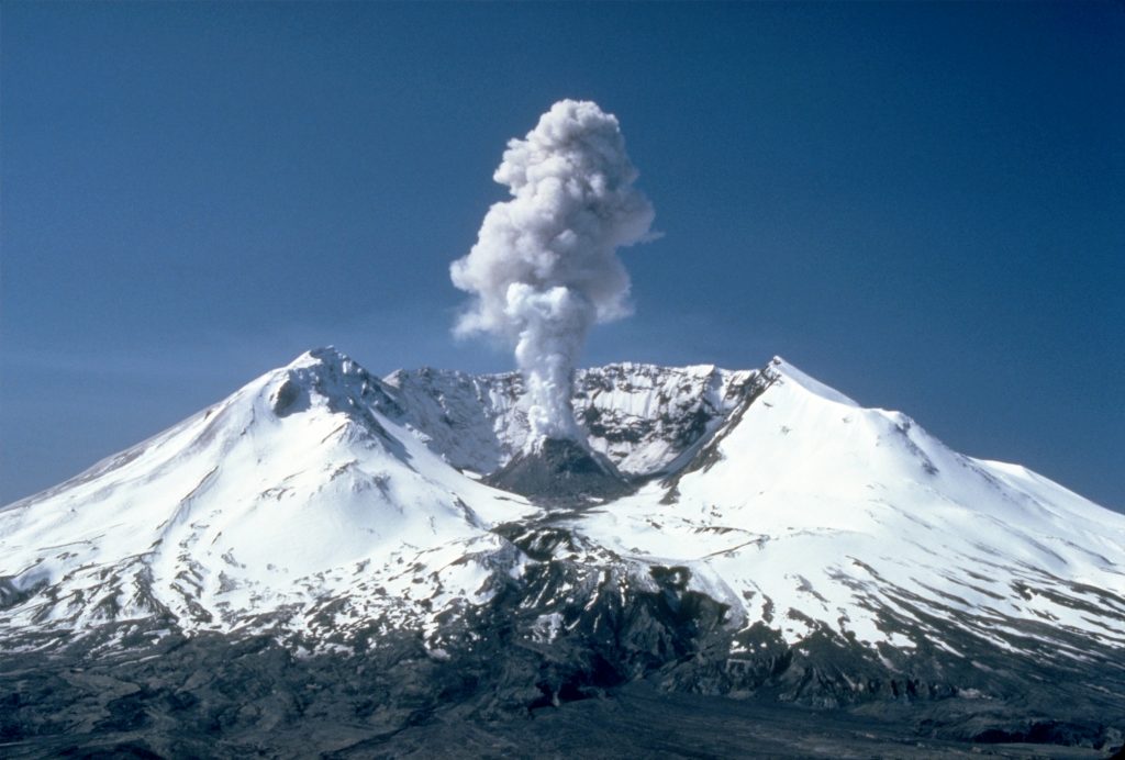 This image has an empty alt attribute; its file name is MSH82_st_helens_plume_from_harrys_ridge_05-19-82-1024x692.jpg