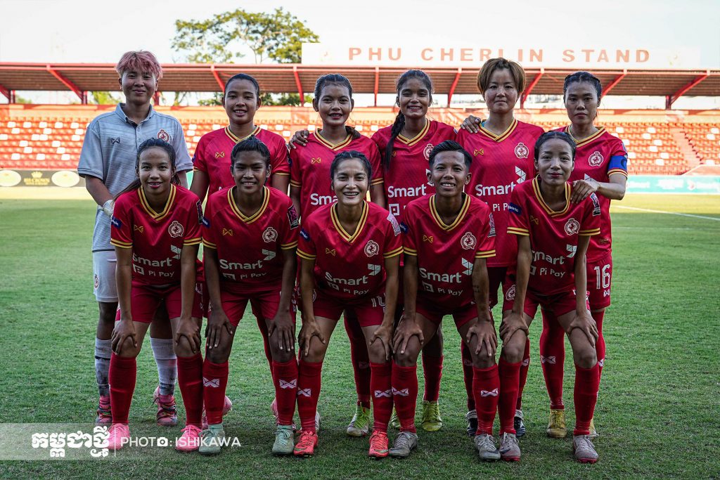 ក្រុមបាល់ទាត់នារីភ្នំពេញក្រោន