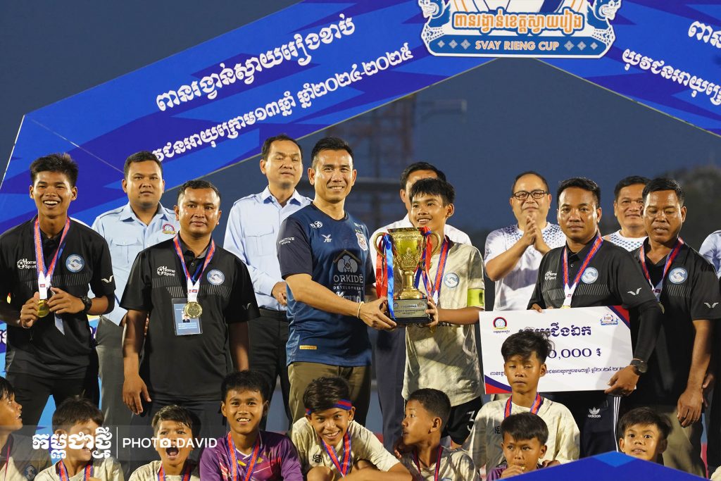 ឯកឧត្តម ឌី វិជ្ជា ប្រគល់ពានរង្វាន់